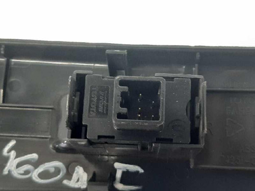  MANDO ELEVALUNAS DELANTERO DERECHO TOYOTA COROLLA VERSO (R1) 