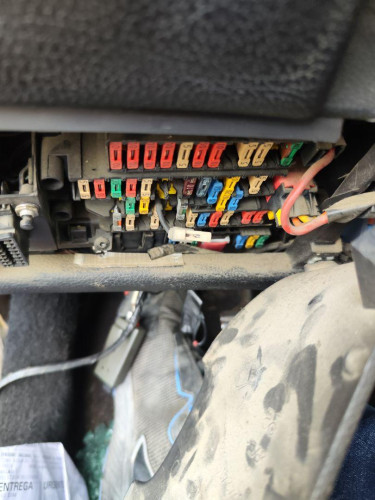 CAJA RELES / FUSIBLES Peugeot 206 