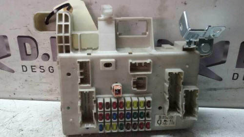 CAJA RELES / FUSIBLES Toyota LAND CRUISER (J12) 