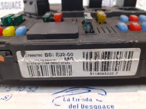  CAJA RELES / FUSIBLES 