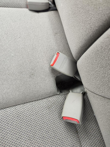 ENGANCHE CINTURON TRASERO CENTRAL, KIA, CERATO (LD)