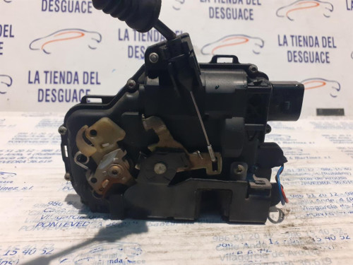  CERRADURA PUERTA DELANTERA IZQUIERDA 