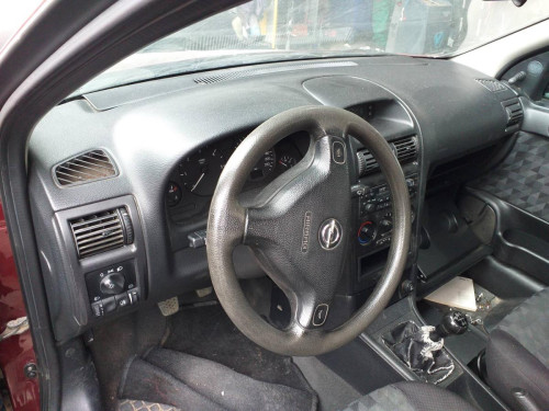 OPEL ASTRA G BERLINA — vehículo donante para recambios 