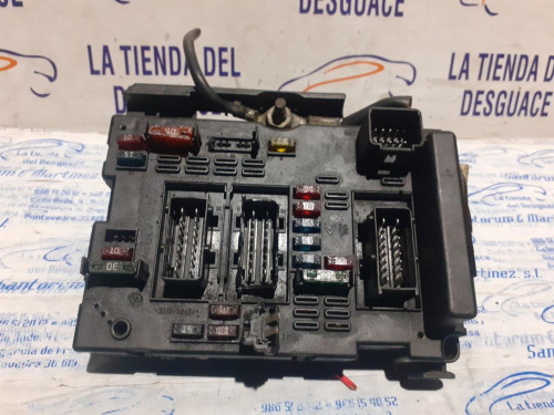  CAJA RELES / FUSIBLES 