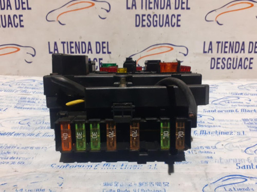  CAJA RELES / FUSIBLES 