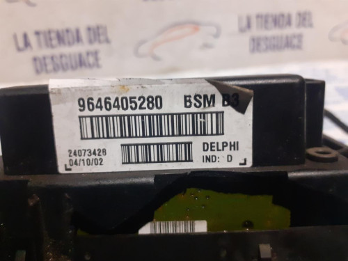  CAJA RELES / FUSIBLES 