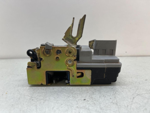 CERRADURA PUERTA DELANTERA DERECHA Citroen XSARA BERLINA 