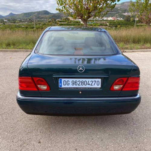  MERCEDES-BENZ CLASE E (BM 210) BERLINA 