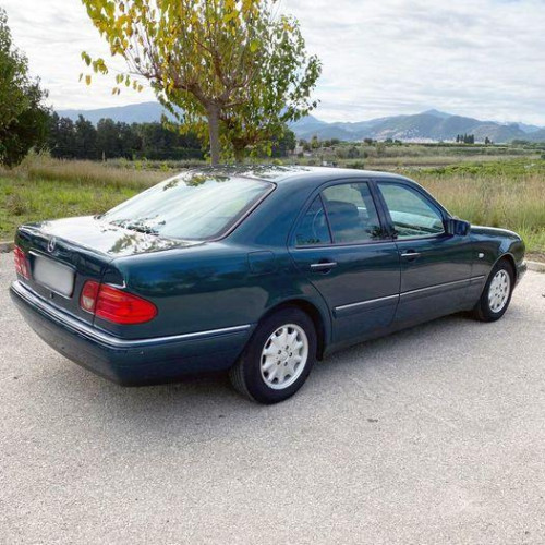  MERCEDES-BENZ CLASE E (BM 210) BERLINA 
