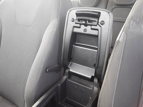 APOYABRAZOS CENTRAL Ford FOCUS BERLINA (CB8) 