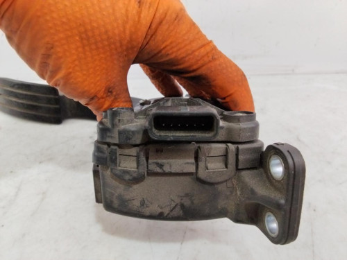 PEDAL ACELERADOR 