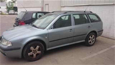 SKODA OCTAVIA BERLINA (1U2)
