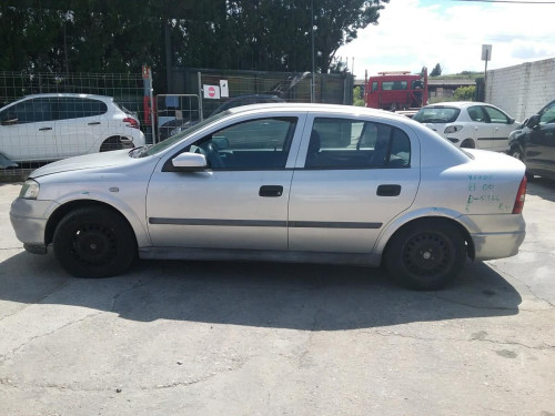 OPEL ASTRA G BERLINA — vehículo donante para recambios 