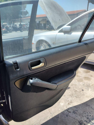 GUARNECIDO PUERTA TRASERA DERECHA
