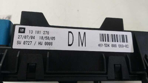  CAJA RELES / FUSIBLES Opel ASTRA H BERLINA 