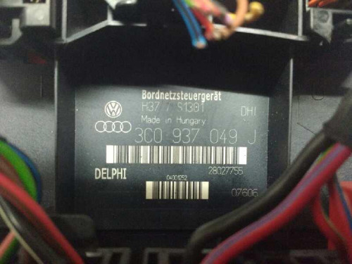 CAJA RELES / FUSIBLES Volkswagen PASSAT BERLINA (3C2) 