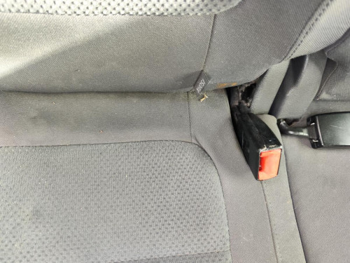 ENGANCHE CINTURON TRASERO DERECHO Volkswagen GOLF PLUS V (5M1) 
