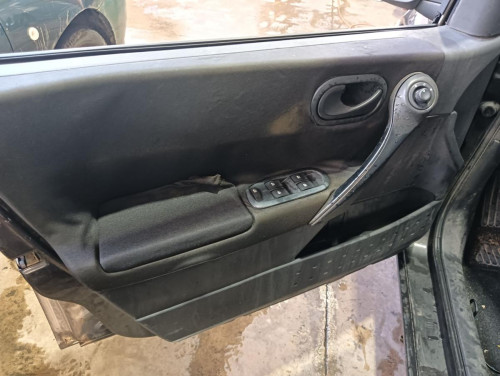 RENAULT MEGANE II CLASSIC BERLINA — vehículo donante para recambios 