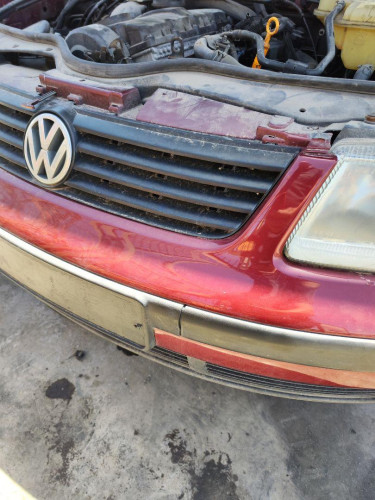 REJILLA DELANTERA VOLKSWAGEN PASSAT BERLINA (3B2) 