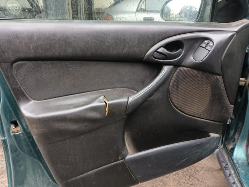 FORD FOCUS BERLINA (CAK) — vehículo donante para recambios 