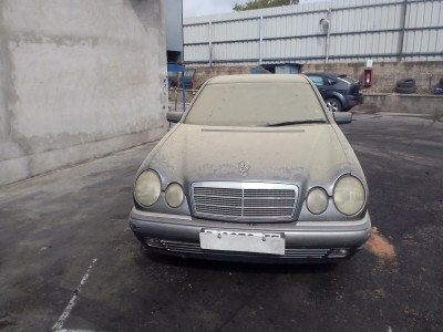 MERCEDES-BENZ CLASE E (BM 124) BERLINA