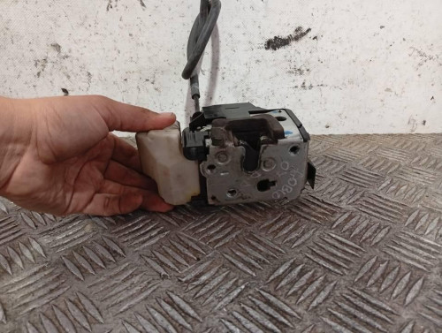 CERRADURA PUERTA DELANTERA DERECHA 