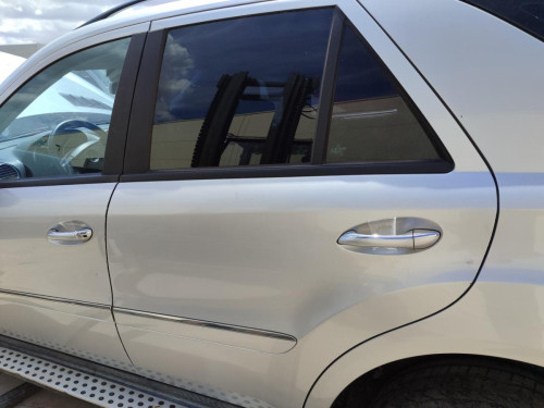 PUERTA TRASERA IZQUIERDA MERCEDES-BENZ CLASE ML (BM 164) 