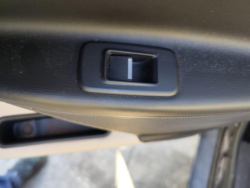 MANDO ELEVALUNAS TRASERO IZQUIERDO Jaguar XE 