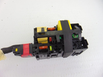 CAJA RELES / FUSIBLES