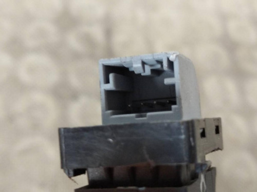 MANDO ELEVALUNAS DELANTERO DERECHO AUDI A4 AVANT (8E) 