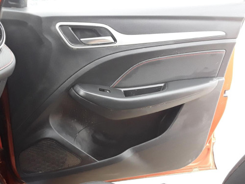 GUARNECIDO PUERTA DELANTERA DERECHA MG ZS 