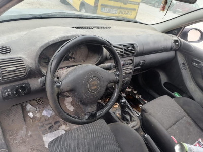 SEAT LEON (1M1)