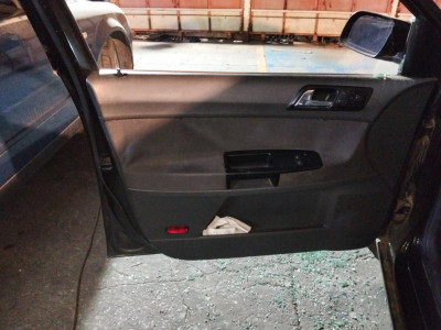 GUARNECIDO PUERTA DELANTERA IZQUIERDA