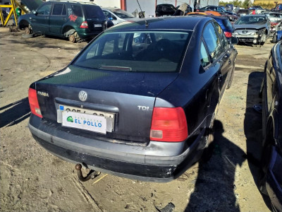 VOLKSWAGEN PASSAT BERLINA (3B2)