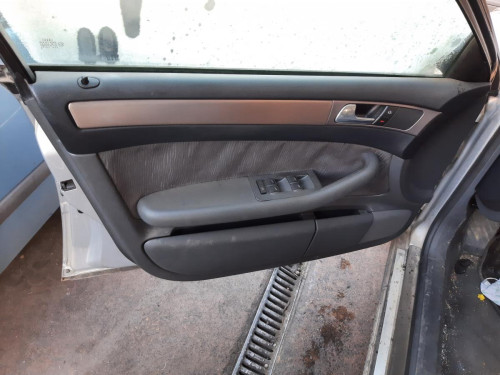  AUDI A6 BERLINA (4B2) 