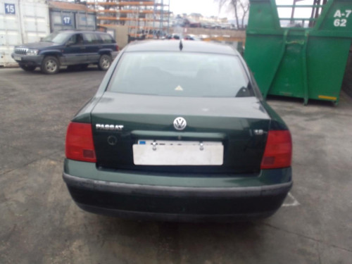  VOLKSWAGEN PASSAT BERLINA (3B2) 