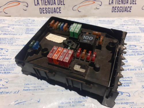 CAJA RELES / FUSIBLES 