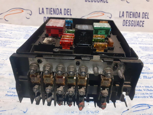  CAJA RELES / FUSIBLES 