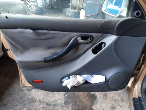 SEAT TOLEDO (1M2) 