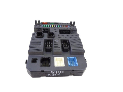 CAJA RELES / FUSIBLES used