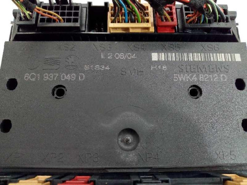 CAJA RELES / FUSIBLES VOLKSWAGEN POLO IV (9N1) 