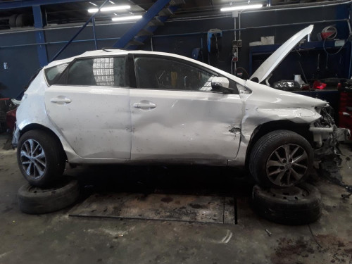 TOYOTA AURIS (E18) — автомобиль-донор на запчасти 