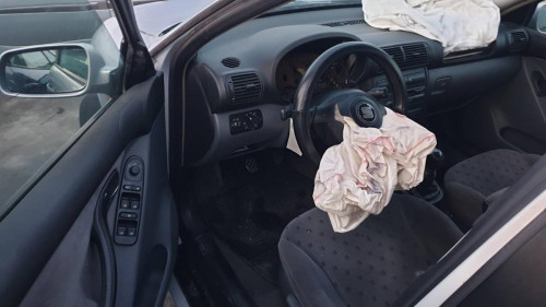  SEAT 