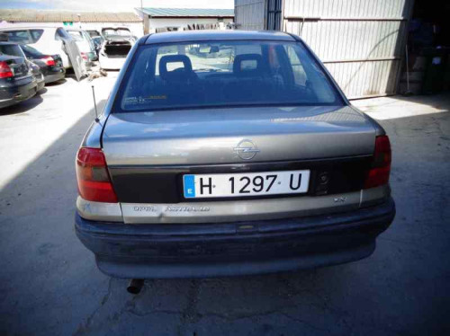 OPEL ASTRA F BERLINA — vehículo donante para recambios 