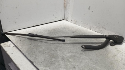 BRAZO LIMPIA DELANTERO DERECHO