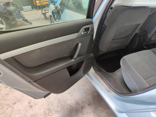 PEUGEOT 407 — vehículo donante para recambios 