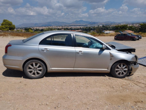 TOYOTA AVENSIS BERLINA (T25) — vehículo donante para recambios 
