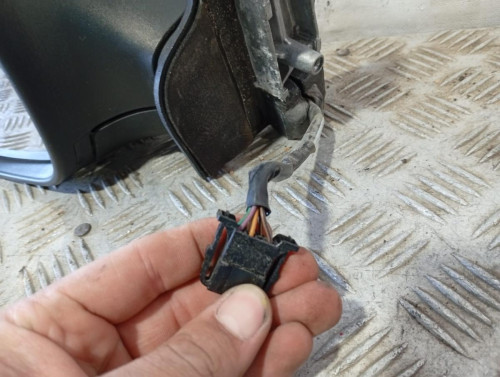 RETROVISOR IZQUIERDO 