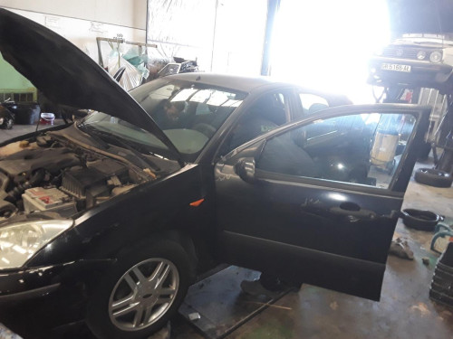  FORD FOCUS BERLINA (CAP) 