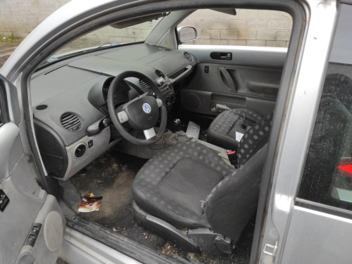 VOLKSWAGEN NEW BEETLE BERLINA (9C1/1C1) — vehículo donante para recambios 